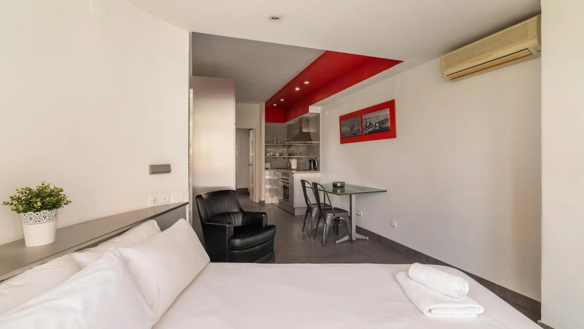 Stay U-Nique Apartment Creu Coberta Barcelona